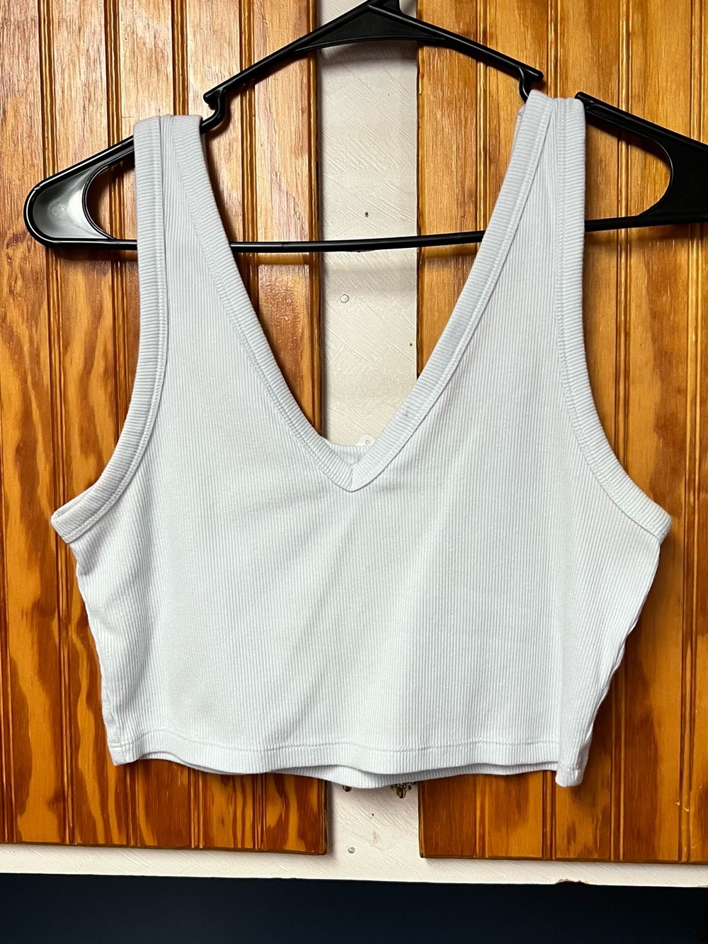 Wild Fable Women’s V-Neck Ribbed Crop Tank Top size L